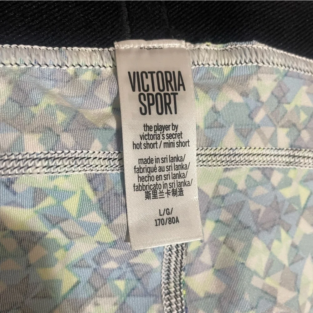 Victoria Sport Patterned Shorts Blue and Green Sz L